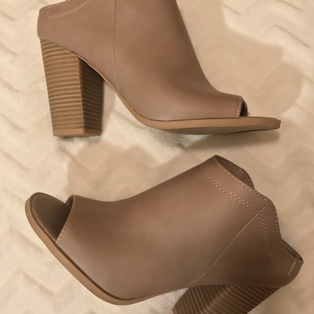 🌟 TAN BOOTIES 🌟